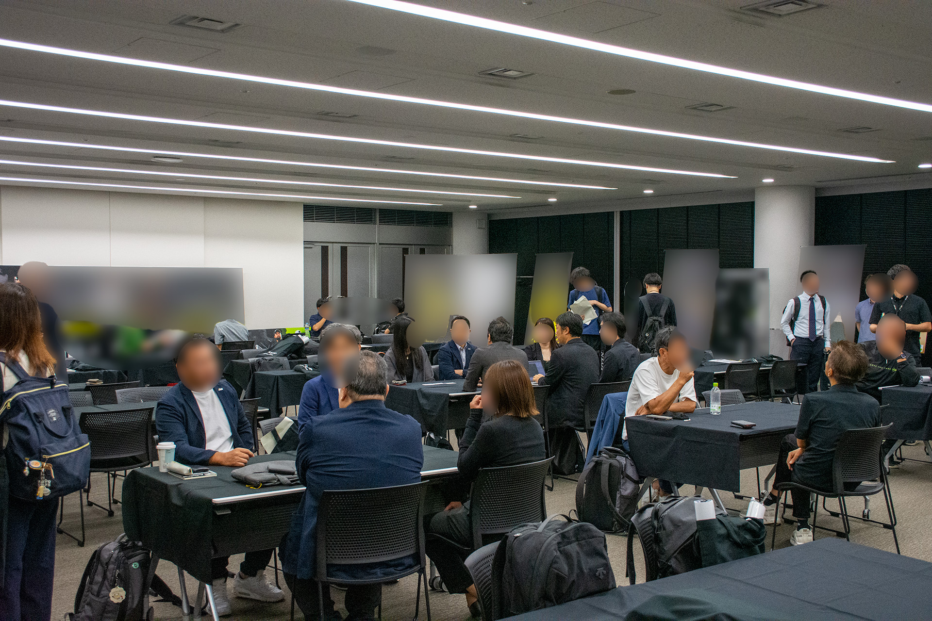 【256名収容大型会議室】新商品発表から商談まで一つの空間で完結